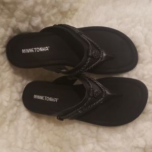 Minnetonka Sandals Size 8
